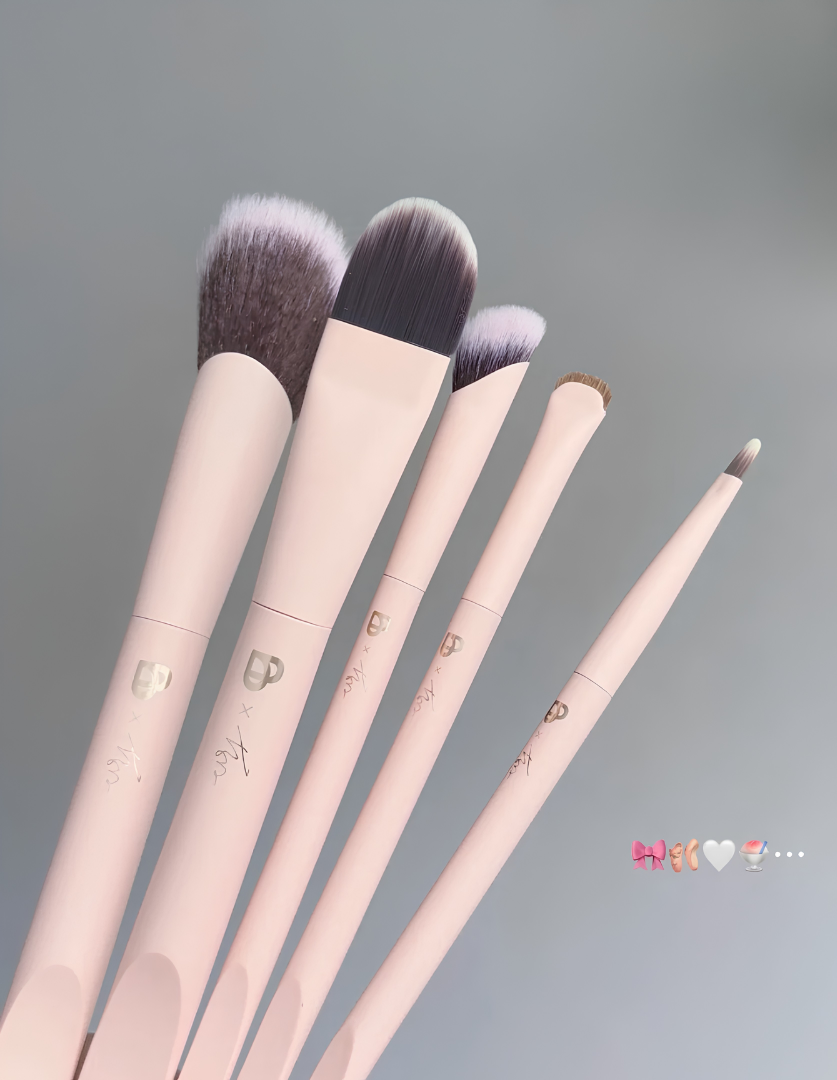 BLJ Radiant Realm Makeup Brush 1pc 标记沐光之境化妆刷