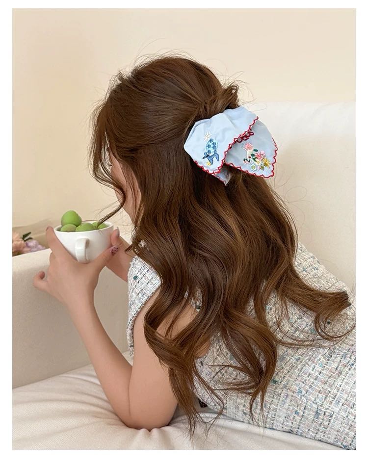 CuteHart Blue Embroidered Square Scarf Fabric Hair Tie - Stylish and Elegant Fabric Hair Tie for a Unique Look 1pc 蓝色刺绣方巾大肠发圈为发型增添独特风格