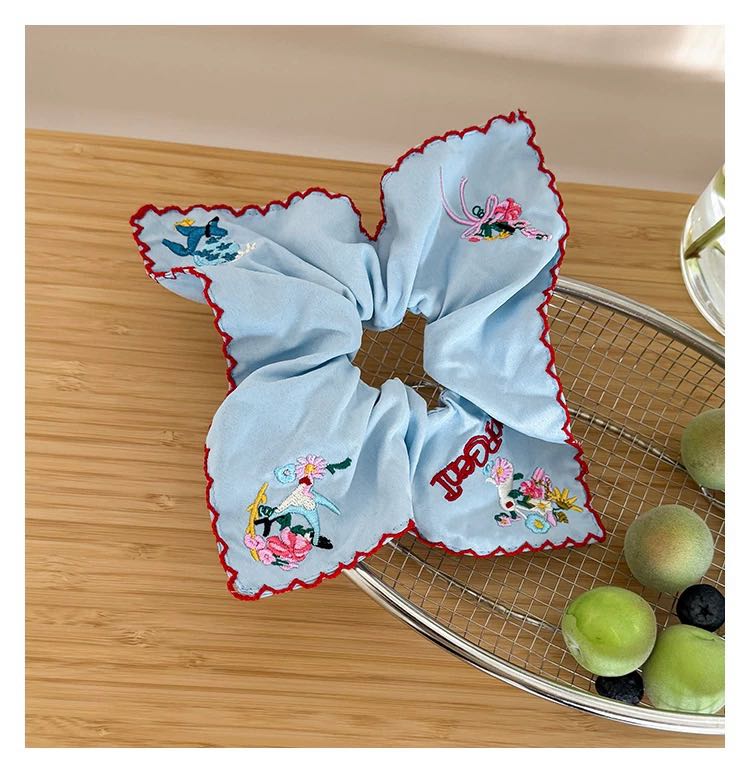 CuteHart Blue Embroidered Square Scarf Fabric Hair Tie - Stylish and Elegant Fabric Hair Tie for a Unique Look 1pc 蓝色刺绣方巾大肠发圈为发型增添独特风格