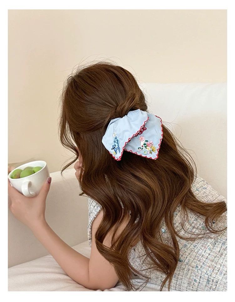 CuteHart Blue Embroidered Square Scarf Fabric Hair Tie - Stylish and Elegant Fabric Hair Tie for a Unique Look 1pc 蓝色刺绣方巾大肠发圈为发型增添独特风格