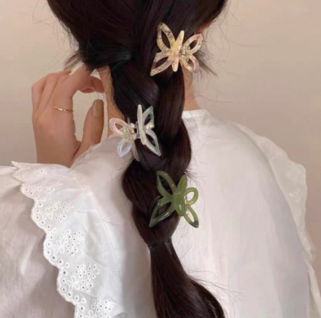CuteHart Butterfly Claw Clip - Dreamy Acetate Claw Clip with Openwork Butterfly Design for an Ethereal Style 2pcs 镂空蝴蝶抓夹呈现灵动轻盈气质