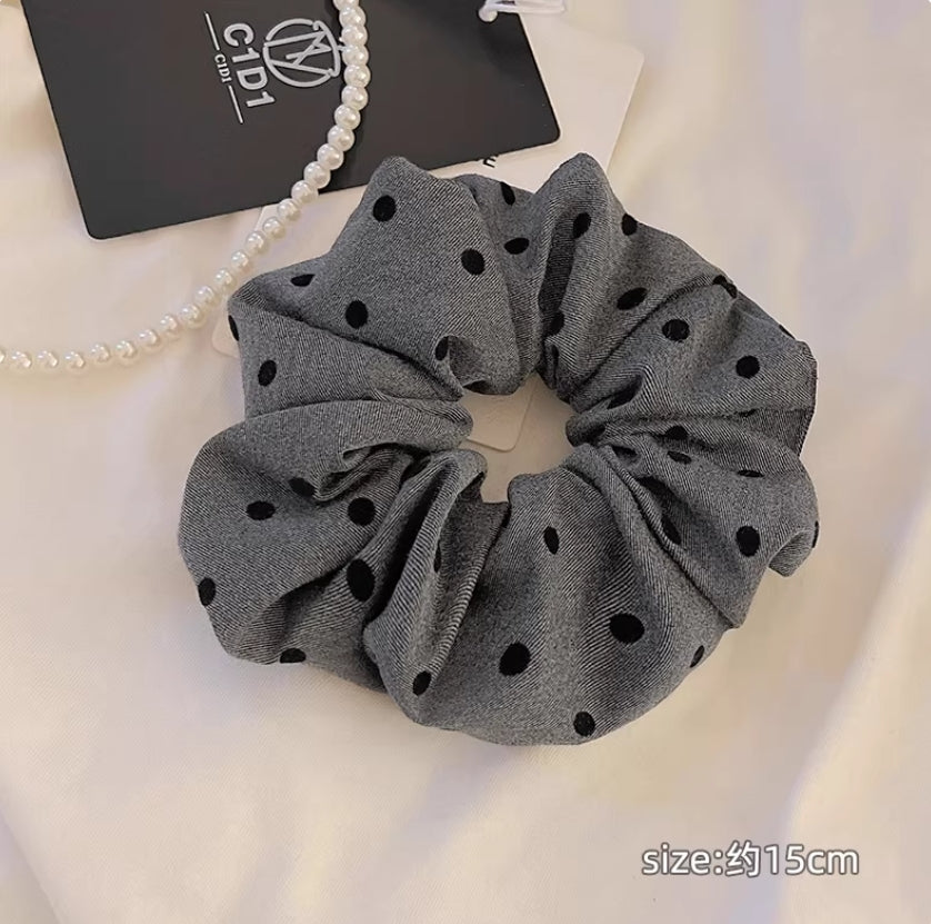CuteHart Elegant Black Hair Tie - Charming Bow Hair Tie or Polka Dot Hair Tie for a Stylish Look 2pcs 气质黑色波点蝴蝶结大肠发圈尽显时尚风采