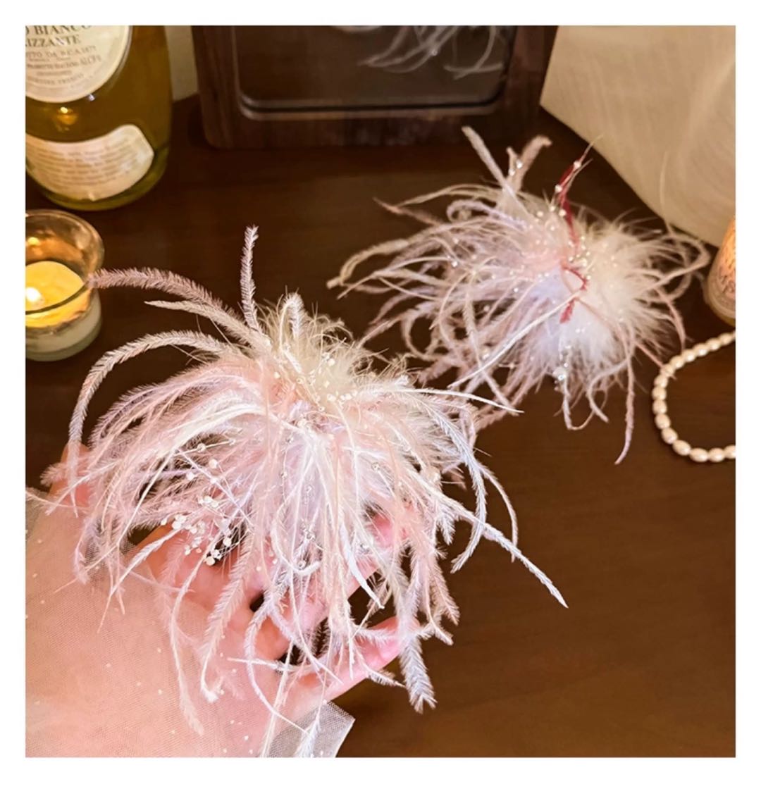 CuteHart Feather Hair Clip with Pearls - Elegant and Chic Pearl Hair Clip for a Sophisticated Look 1pc 烟花易冷气质羽毛珠珠发夹展现优雅精致感
