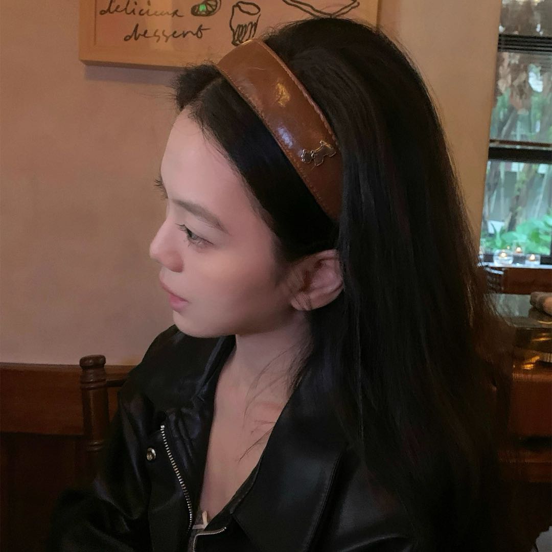CuteHart Retro Headband - Elegant Leather Headband for a Sophisticated and Timeless Style 1pc 复古高级感皮革发箍展现独特魅力