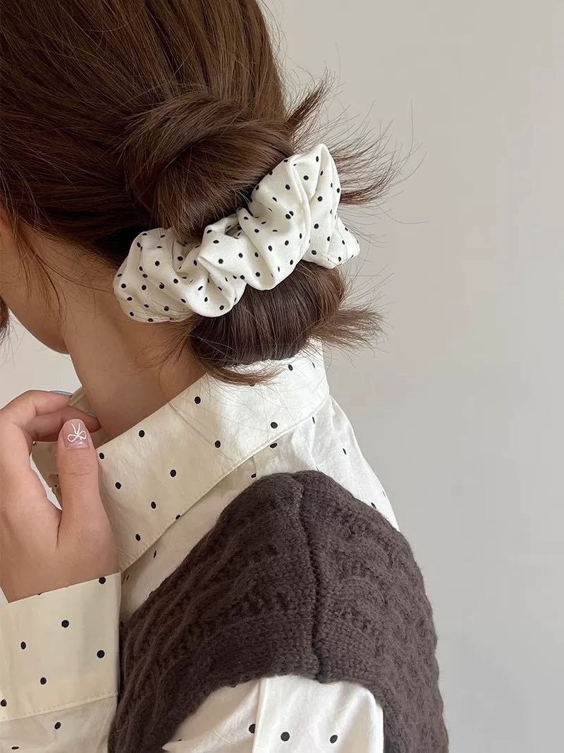 CuteHart Satin Hair Tie - Smooth Hair Tie with Polka Dot Satin Finish for a Sleek and Polished Look 2pcs 简约波点缎面大肠发圈呈现轻盈细腻质感