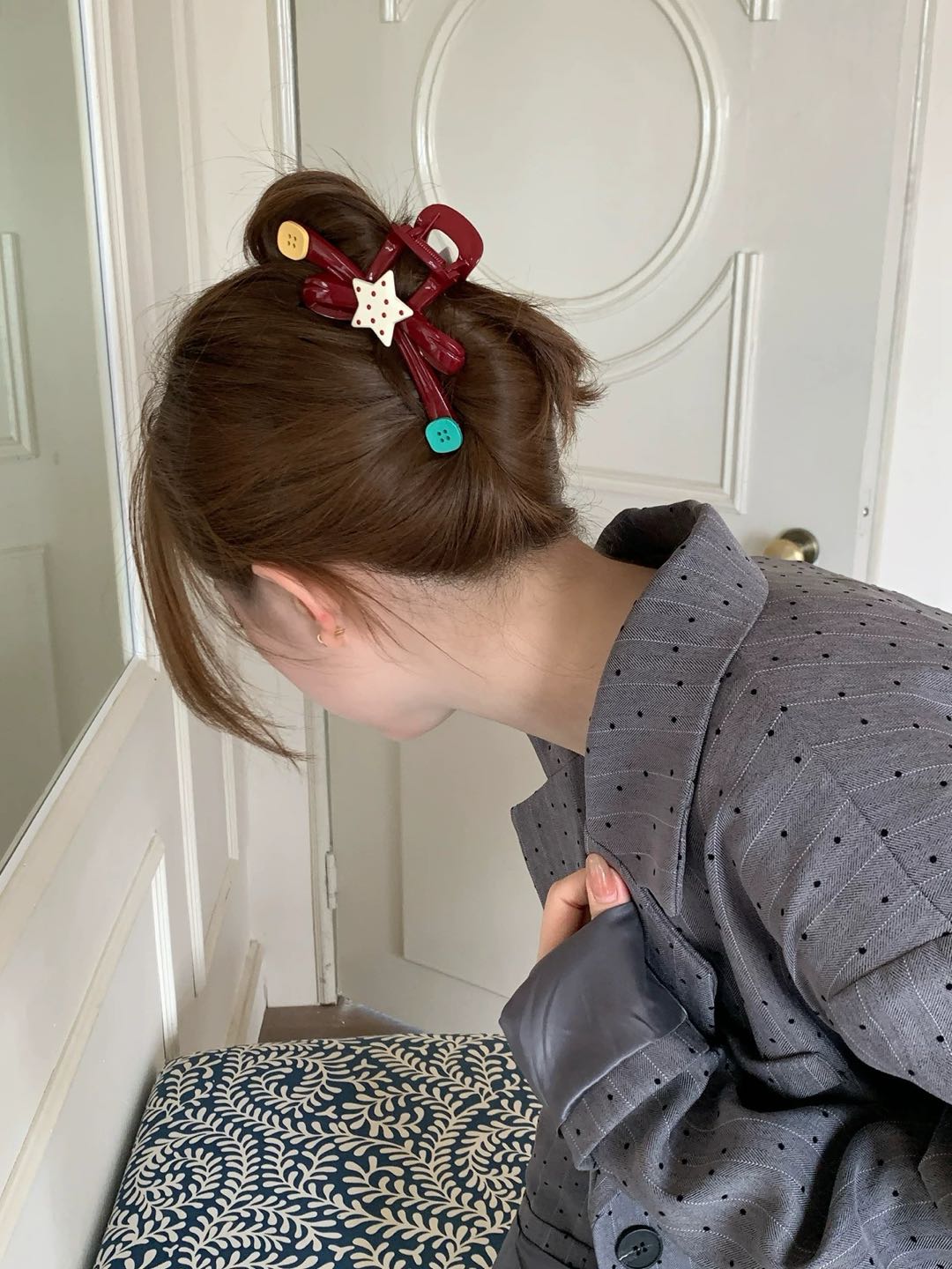 CuteHart Star Claw Clip - Playful Hair Claw Clip for Buns with Colorful Polka Dots and Button Detail 2pcs 趣味撞色波点星星纽扣抓夹为发型增添活力