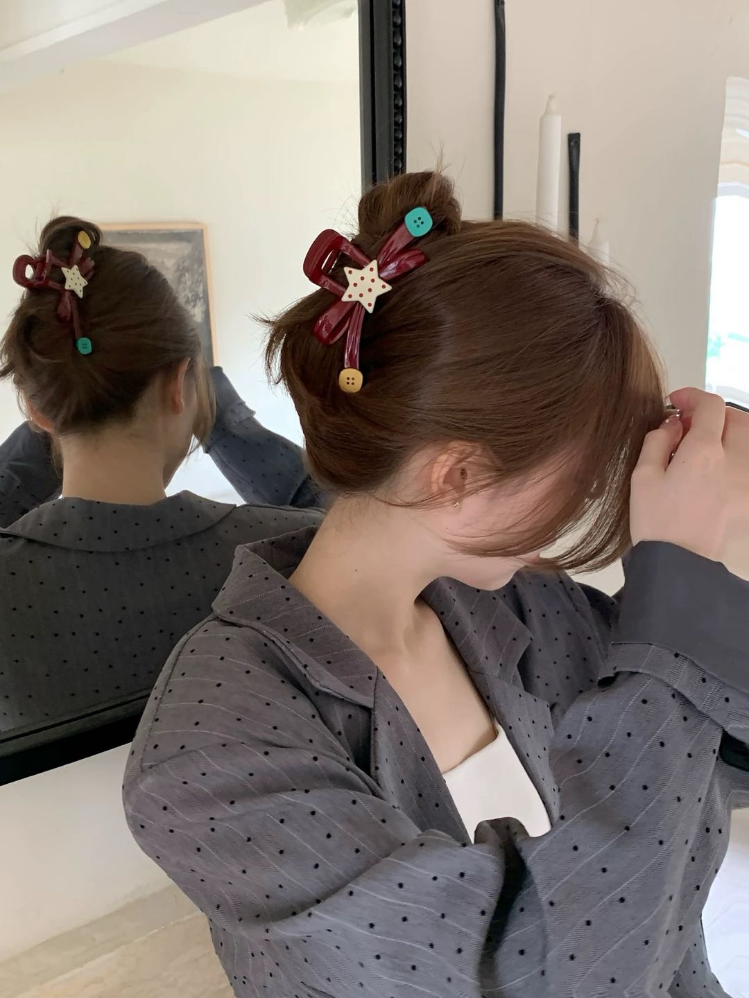 CuteHart Star Claw Clip - Playful Hair Claw Clip for Buns with Colorful Polka Dots and Button Detail 2pcs 趣味撞色波点星星纽扣抓夹为发型增添活力