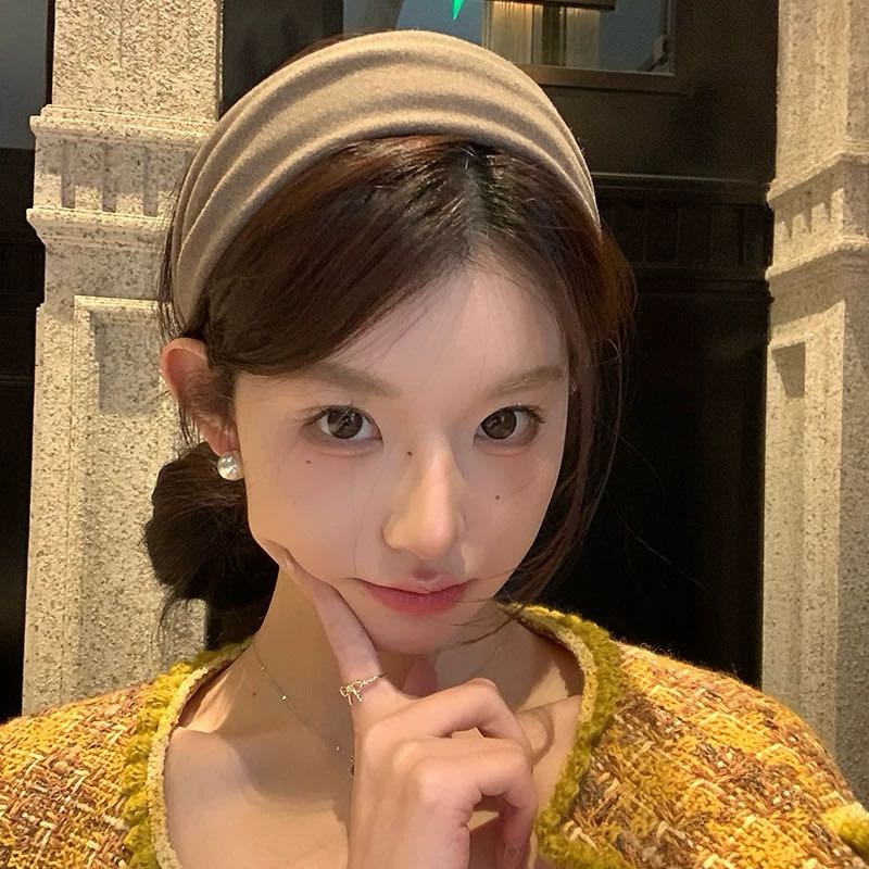 CuteHart Wide Headband - Stylish Cloth Headband for an Effortlessly Chic Look 1pc 宽边日常发箍散发高级感与简约风尚