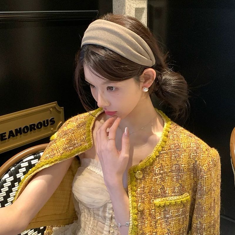 CuteHart Wide Headband - Stylish Cloth Headband for an Effortlessly Chic Look 1pc 宽边日常发箍散发高级感与简约风尚