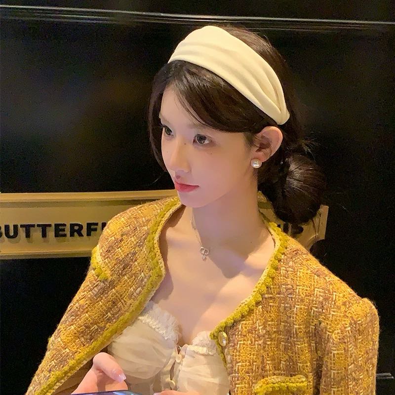 CuteHart Wide Headband - Stylish Cloth Headband for an Effortlessly Chic Look 1pc 宽边日常发箍散发高级感与简约风尚