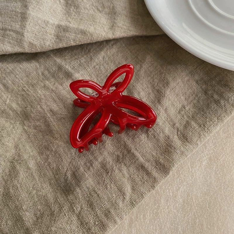 CuteHart Butterfly Claw Clip - Dreamy Acetate Claw Clip with Openwork Butterfly Design for an Ethereal Style 2pcs 镂空蝴蝶抓夹呈现灵动轻盈气质