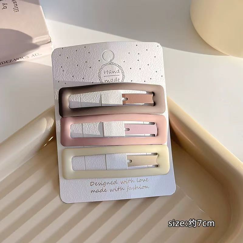 CuteHart Cute Star Hair Clips - Stylish Side Hair Clips for a Charming and Whimsical Look 3pcs/4pcs 时尚可爱星星发夹侧发夹带来迷人俏皮造型