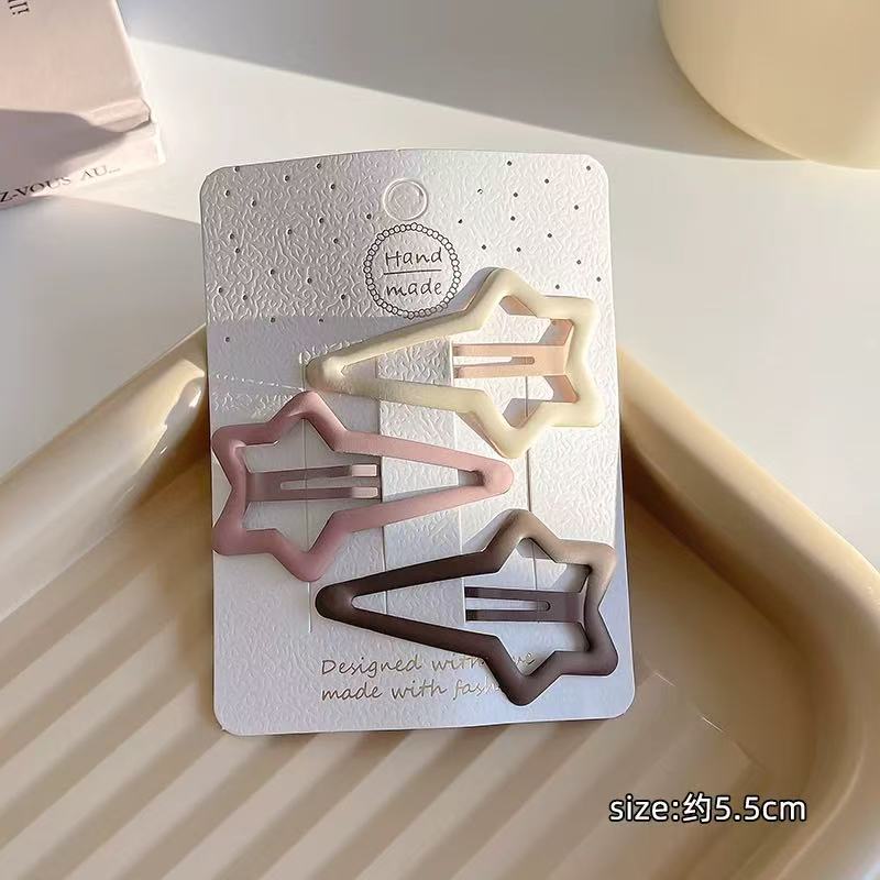 CuteHart Cute Star Hair Clips - Stylish Side Hair Clips for a Charming and Whimsical Look 3pcs/4pcs 时尚可爱星星发夹侧发夹带来迷人俏皮造型