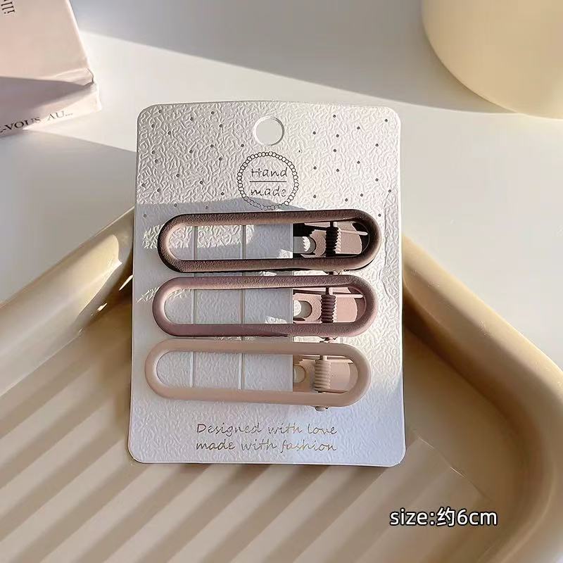 CuteHart Cute Star Hair Clips - Stylish Side Hair Clips for a Charming and Whimsical Look 3pcs/4pcs 时尚可爱星星发夹侧发夹带来迷人俏皮造型