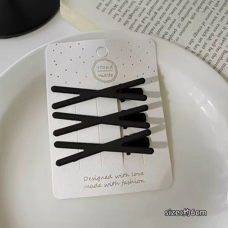 CuteHart Cute Star Hair Clips - Stylish Side Hair Clips for a Charming and Whimsical Look 3pcs/4pcs 时尚可爱星星发夹侧发夹带来迷人俏皮造型