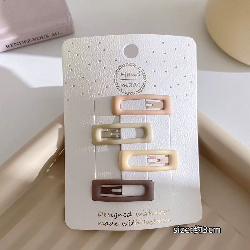 CuteHart Cute Star Hair Clips - Stylish Side Hair Clips for a Charming and Whimsical Look 3pcs/4pcs 时尚可爱星星发夹侧发夹带来迷人俏皮造型