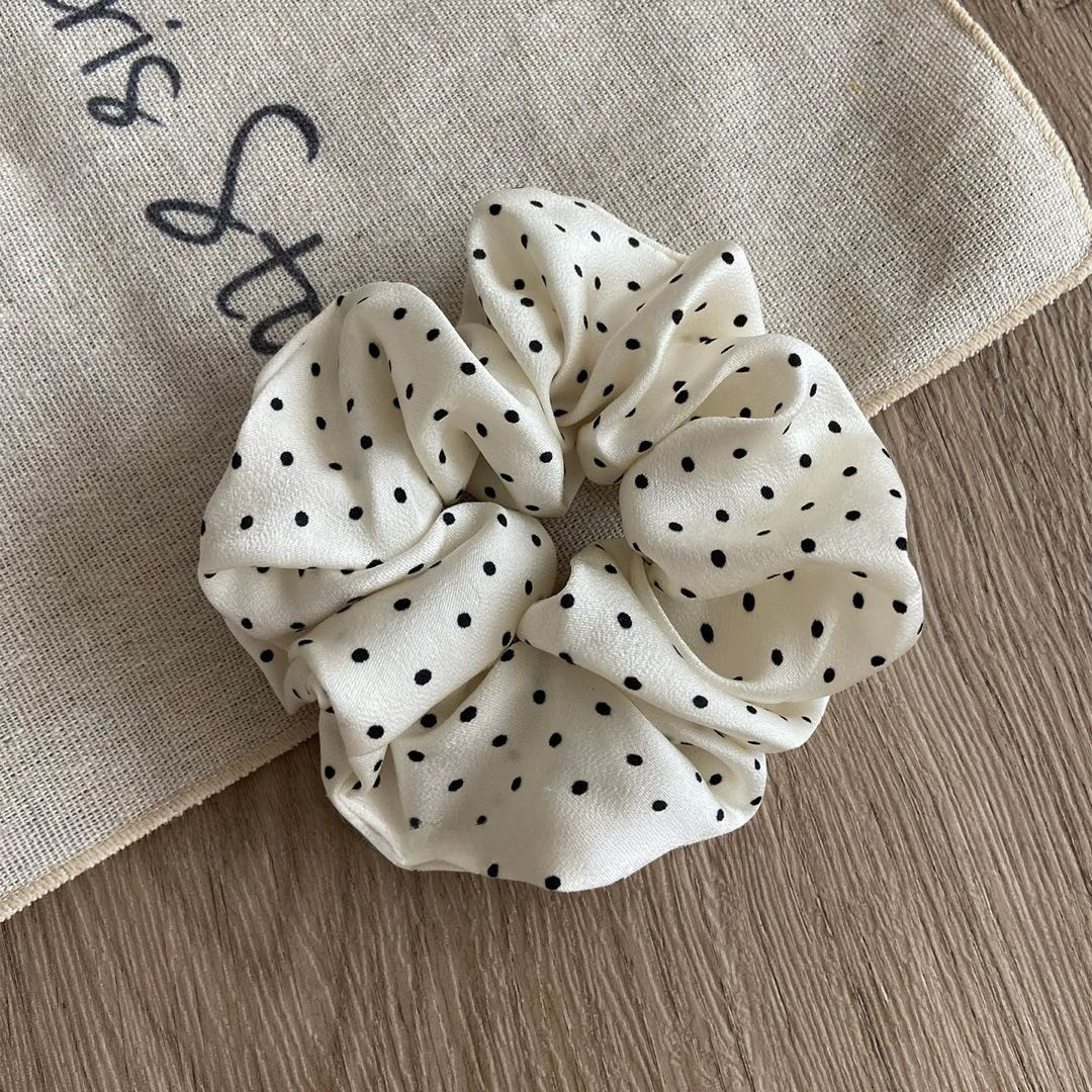 CuteHart Satin Hair Tie - Smooth Hair Tie with Polka Dot Satin Finish for a Sleek and Polished Look 2pcs 简约波点缎面大肠发圈呈现轻盈细腻质感