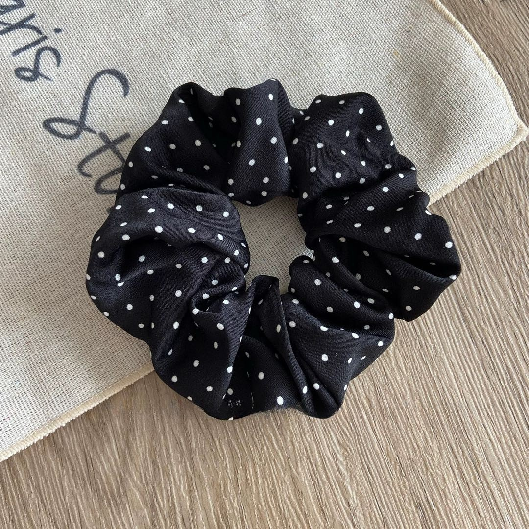 CuteHart Satin Hair Tie - Smooth Hair Tie with Polka Dot Satin Finish for a Sleek and Polished Look 2pcs 简约波点缎面大肠发圈呈现轻盈细腻质感