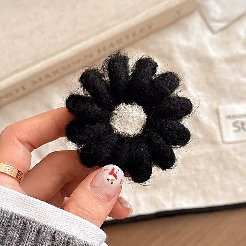 CuteHart Simplified Plush Spiral Hair Tie - Elastic Hair Ties for a Comfortable and Secure Hold 3pcs 简约毛毛绒电话线发圈弹力十足舒适稳固