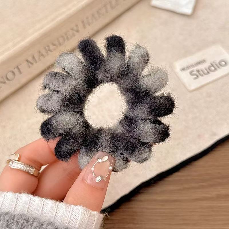 CuteHart Simplified Plush Spiral Hair Tie - Elastic Hair Ties for a Comfortable and Secure Hold 3pcs 简约毛毛绒电话线发圈弹力十足舒适稳固