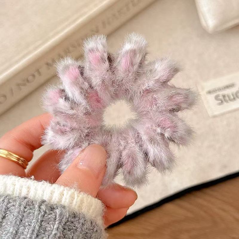CuteHart Simplified Plush Spiral Hair Tie - Elastic Hair Ties for a Comfortable and Secure Hold 3pcs 简约毛毛绒电话线发圈弹力十足舒适稳固