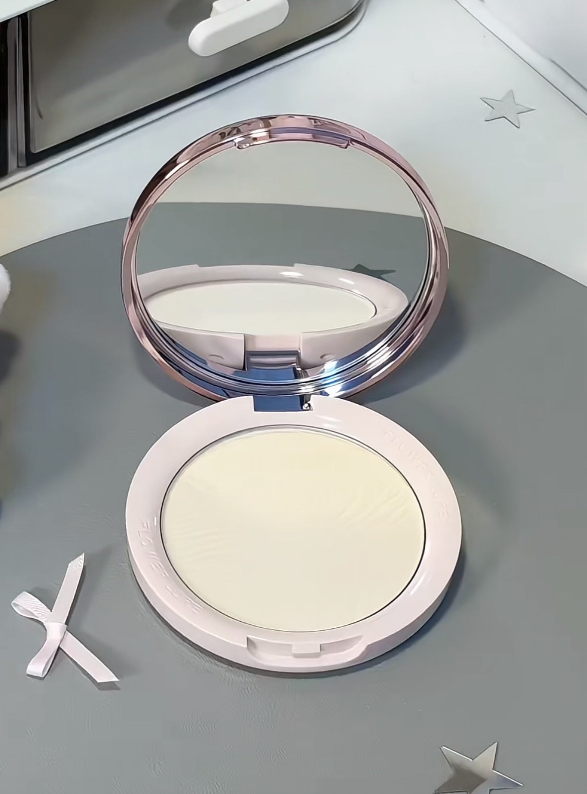 Flower Lure Rose Gold Morning Mist HD Pressed Powder 7.2g 花间颂玫瑰金晨雾高清粉饼