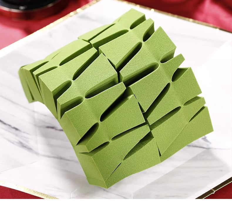 Gracebabi 24 Wedge Triangular Makeup Sponge 瑰宝秘语24切三角海绵粉扑 | CuteHart