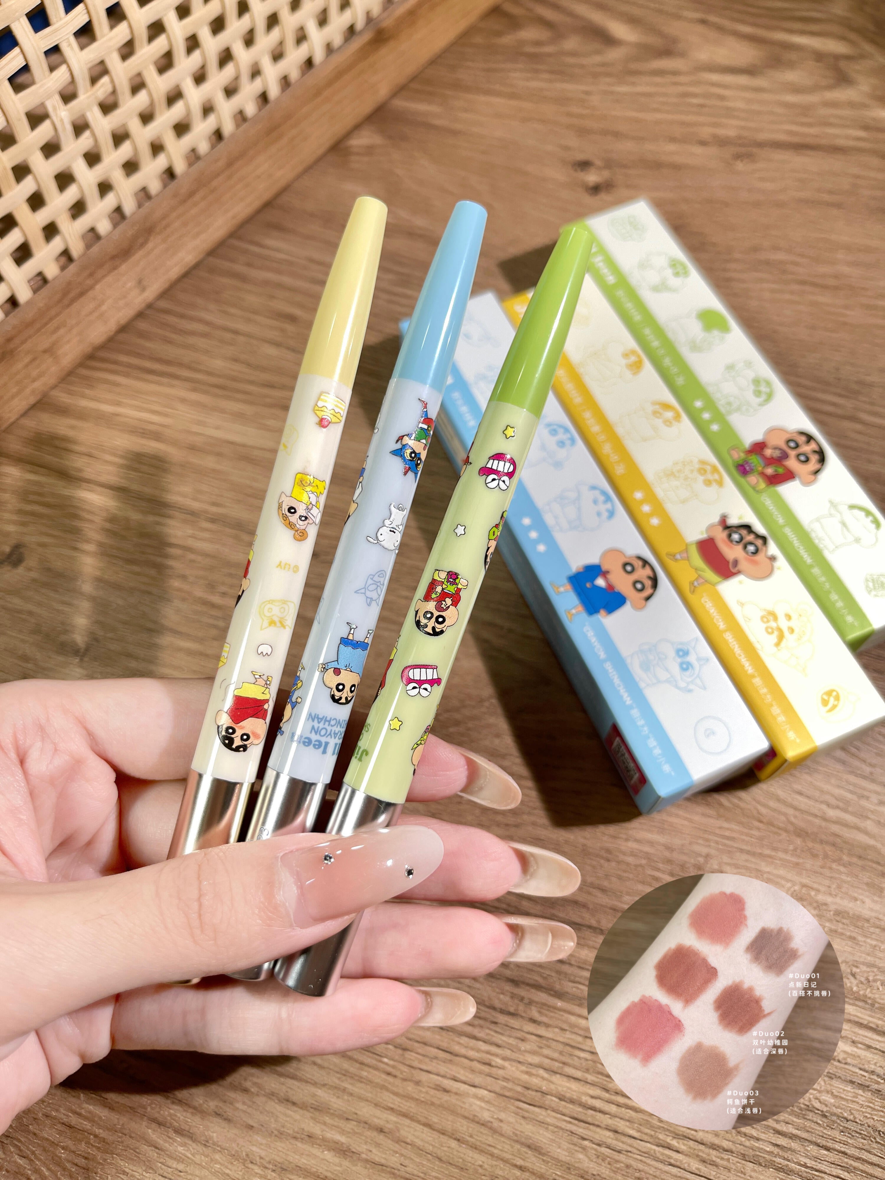 JILL LEEN × Crayon Shinchan Dual-Ended Lip Liner Pencil 0.9g+0.2g 玖丽×蜡笔小新联名款双头唇线笔