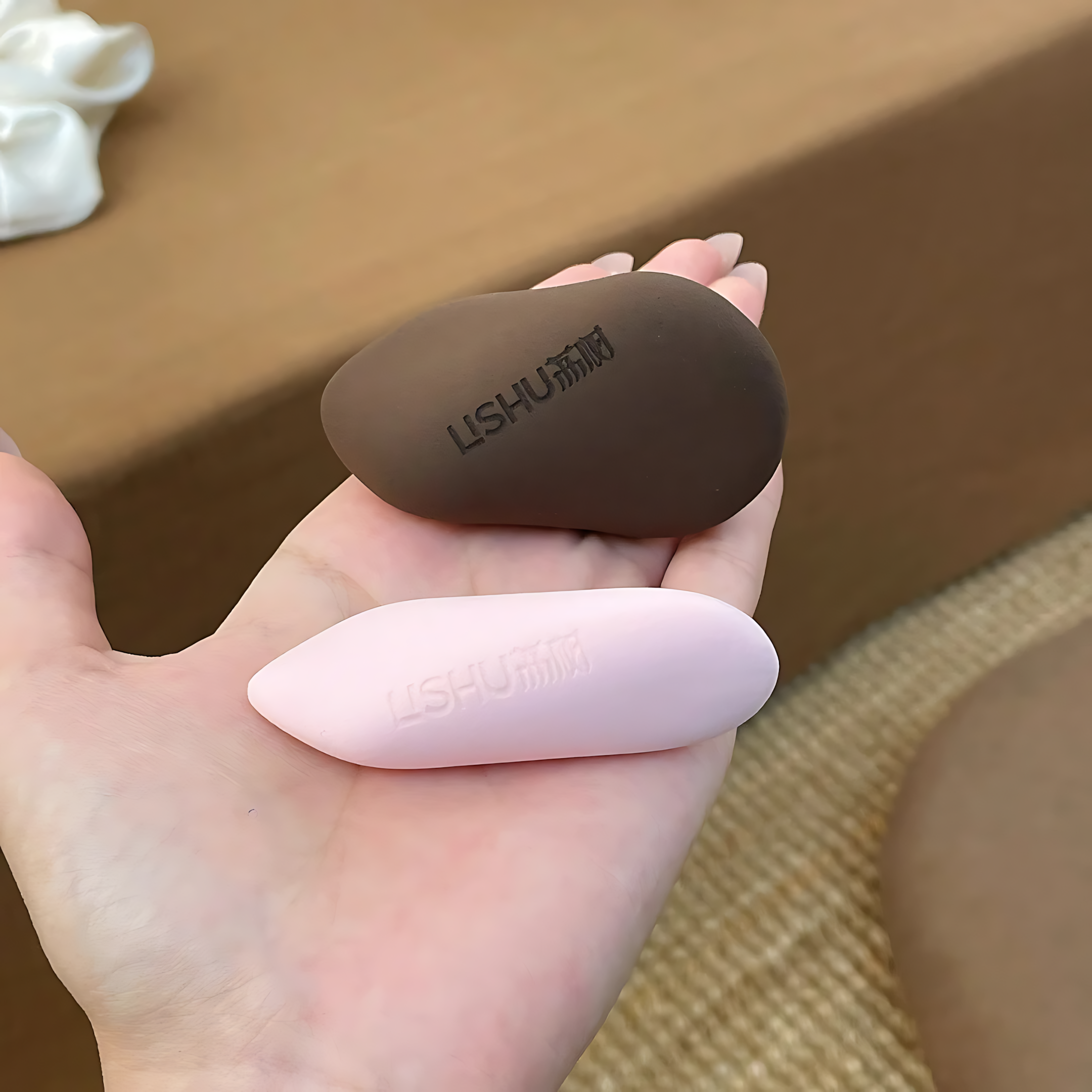 LISHU 4D Make-up Sponge 2pcs 荔树4D扭蛋粉扑
