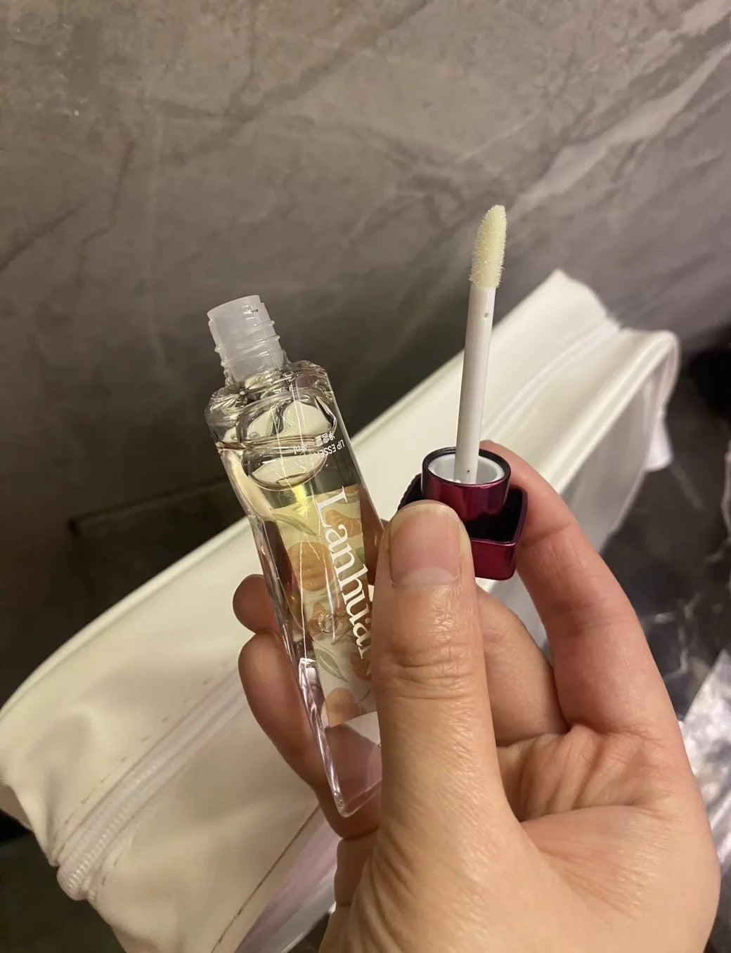 Tiktok/Douyin Hot LanhuaN Lip Essence Oil 4g【Tiktok抖音爆款】兰唤唇部精华油