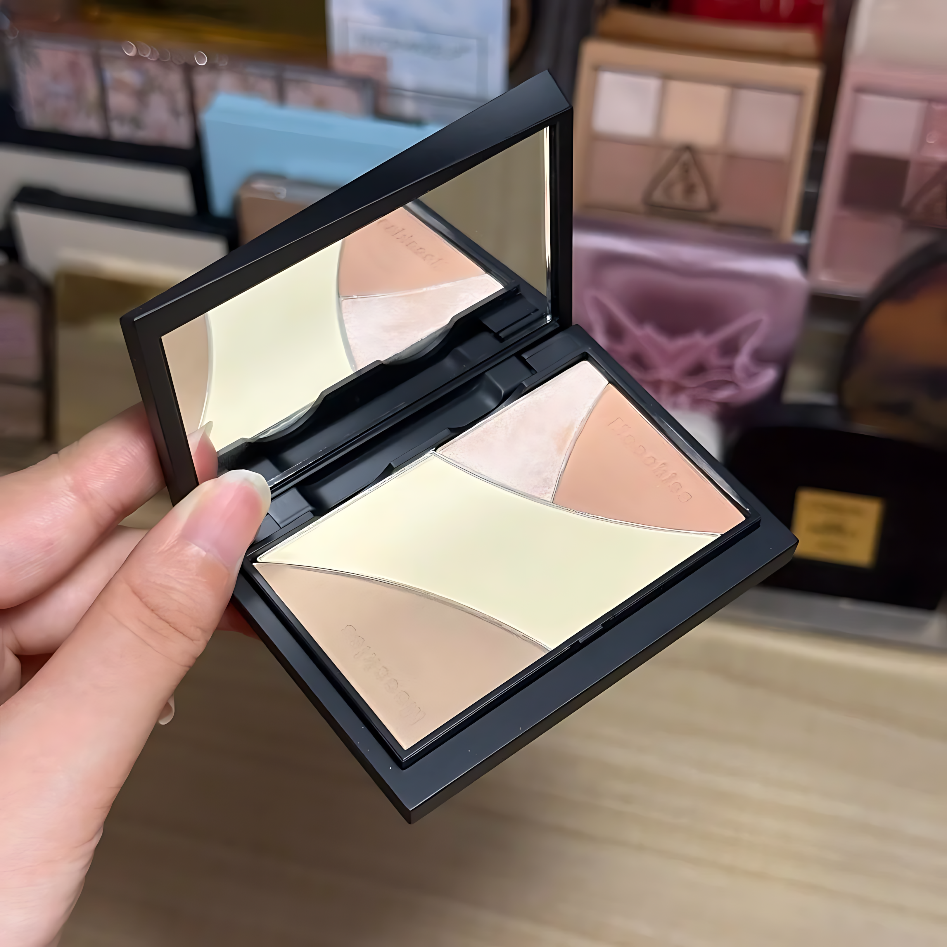 MOOEKISS Four-Color Face Sculpting Palette 9g 木柯诗四色塑颜面部综合盘