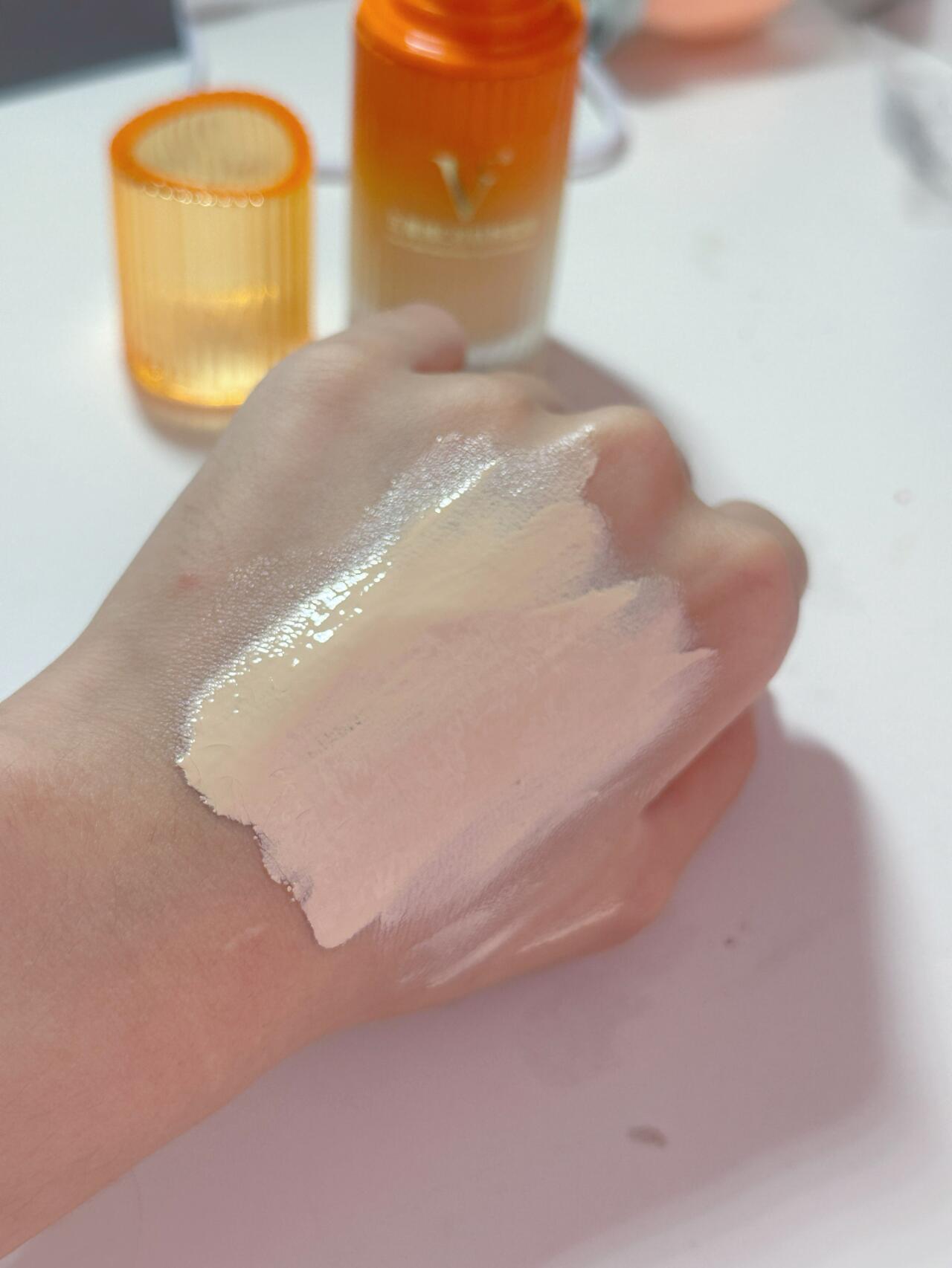 VC Five-Component Vitamin C Skincare Foundation 30g VC五重维C养肤粉底液