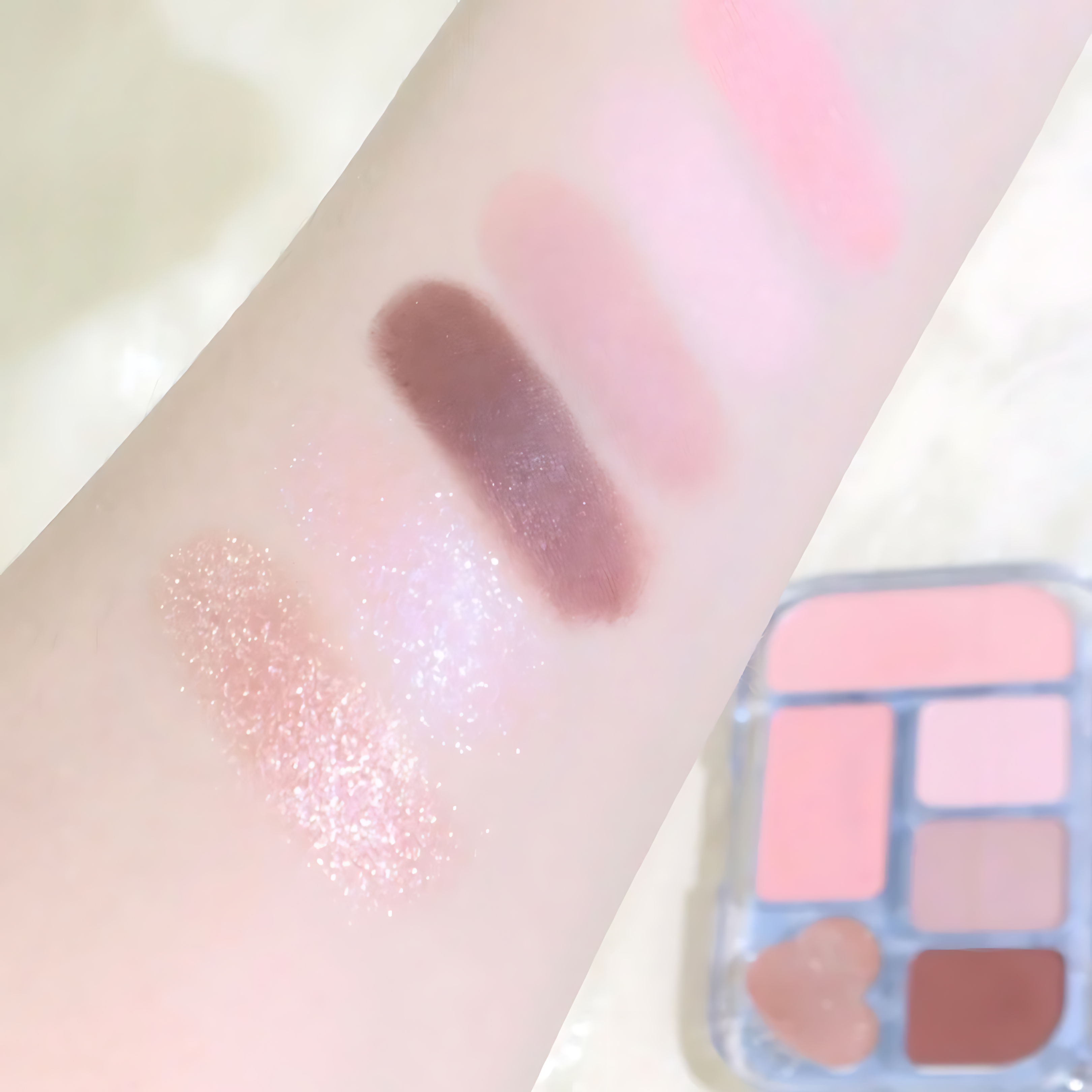 VEECCI Dreamy Lace 6-Color Eyeshadow Palette 8g 唯资梦幻蕾丝六色眼影盘