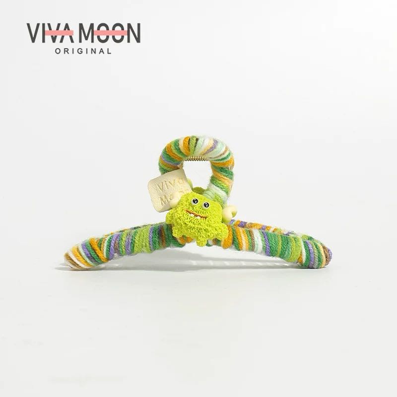 VIVAMOON Fuzzy Claw Clip - Colorful Fuzzy Claw Clip for a Cozy and Charming Look 1pc VIVAMOON彩色可爱毛绒抓夹展现俏皮生动风格